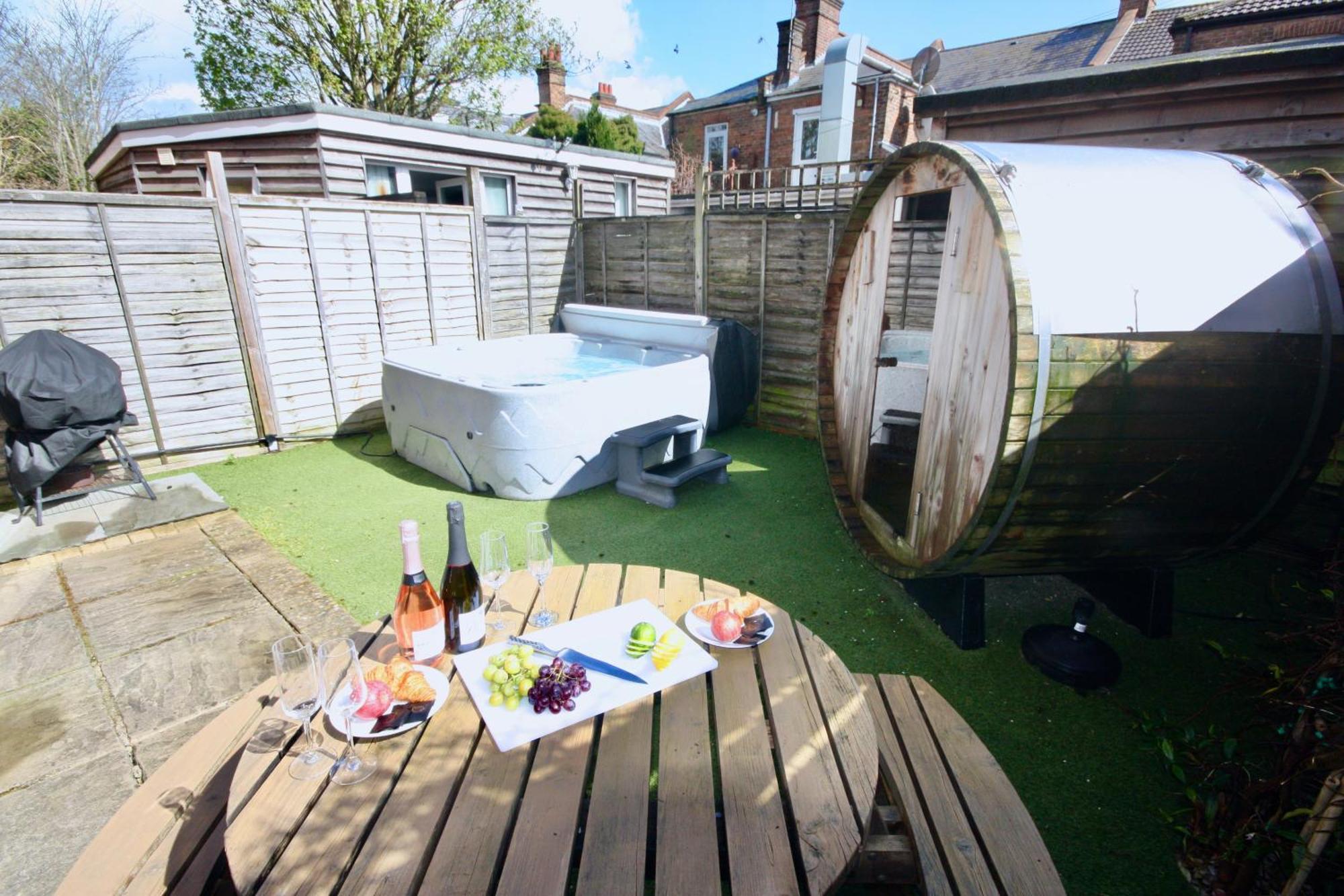 Holiday Home Hot Tub & Sauna Борнмът Екстериор снимка